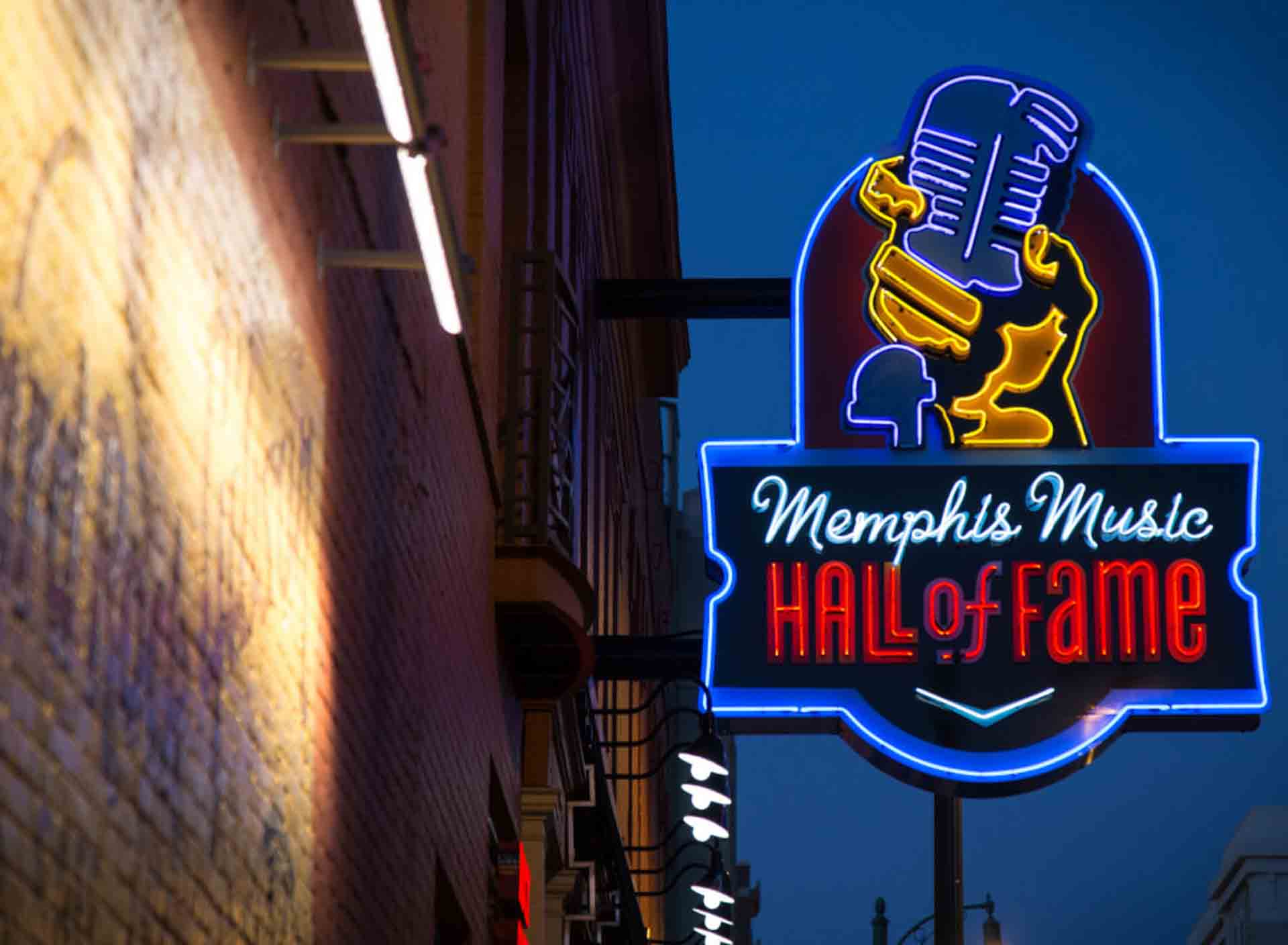 Bobby "Blue" Bland is honored at thMemphis Music Hall of Fame