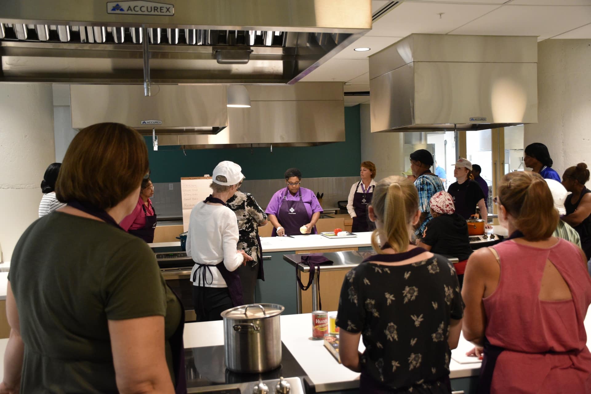 Kitchen teaches healthy cooking habits for communities in Memphis