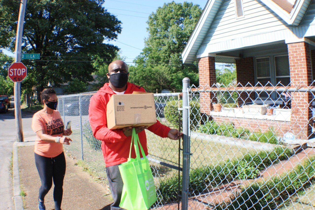 The Unreachables: Memphis nonprofit meets its no-tech neighbors at their doorsteps