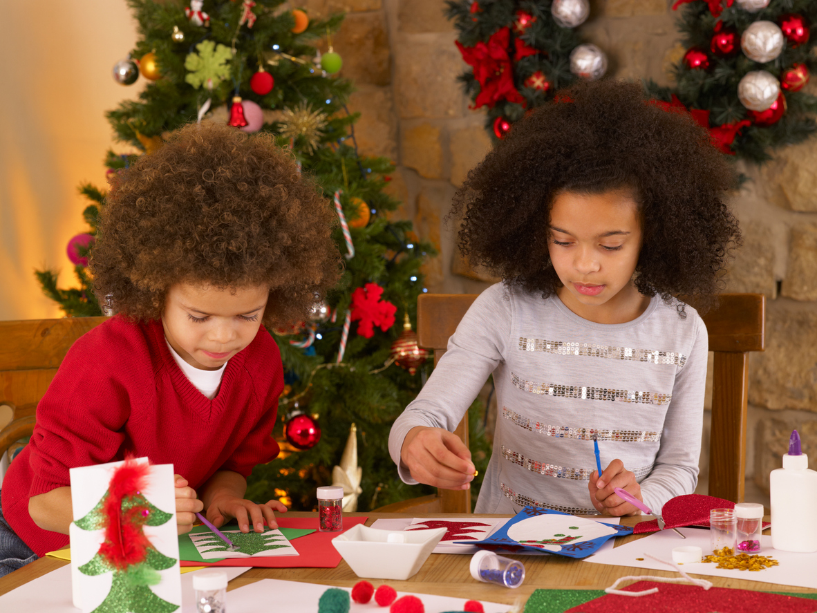 5 DIY Holiday Crafts You can do with the Whole Family