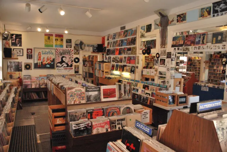 5 Memphis Music Stores To Build Your Collection